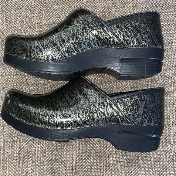 EUC Dansko Clogs Size 39. - Picture 3 of 9